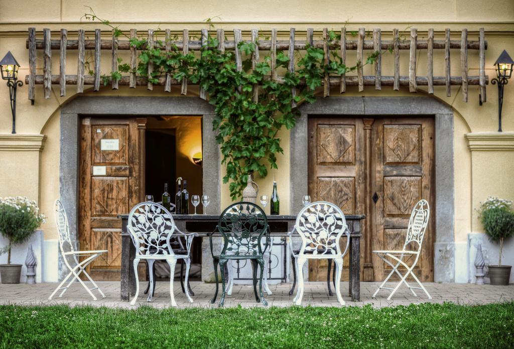 Luxury Vineyard Resort Chateau Ramsak Marburg Exterior foto