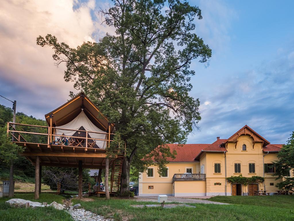 Luxury Vineyard Resort Chateau Ramsak Marburg Exterior foto